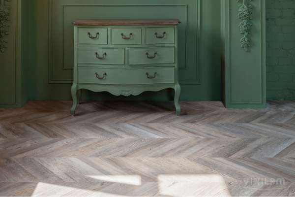 SPC ламинат Vinilam Parquet Chevron Шеврон Шампань RI153616CL4