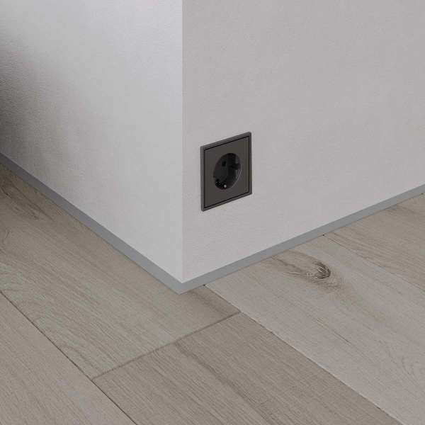 Микро плинтус Лайн С-05.25.2 серебристый